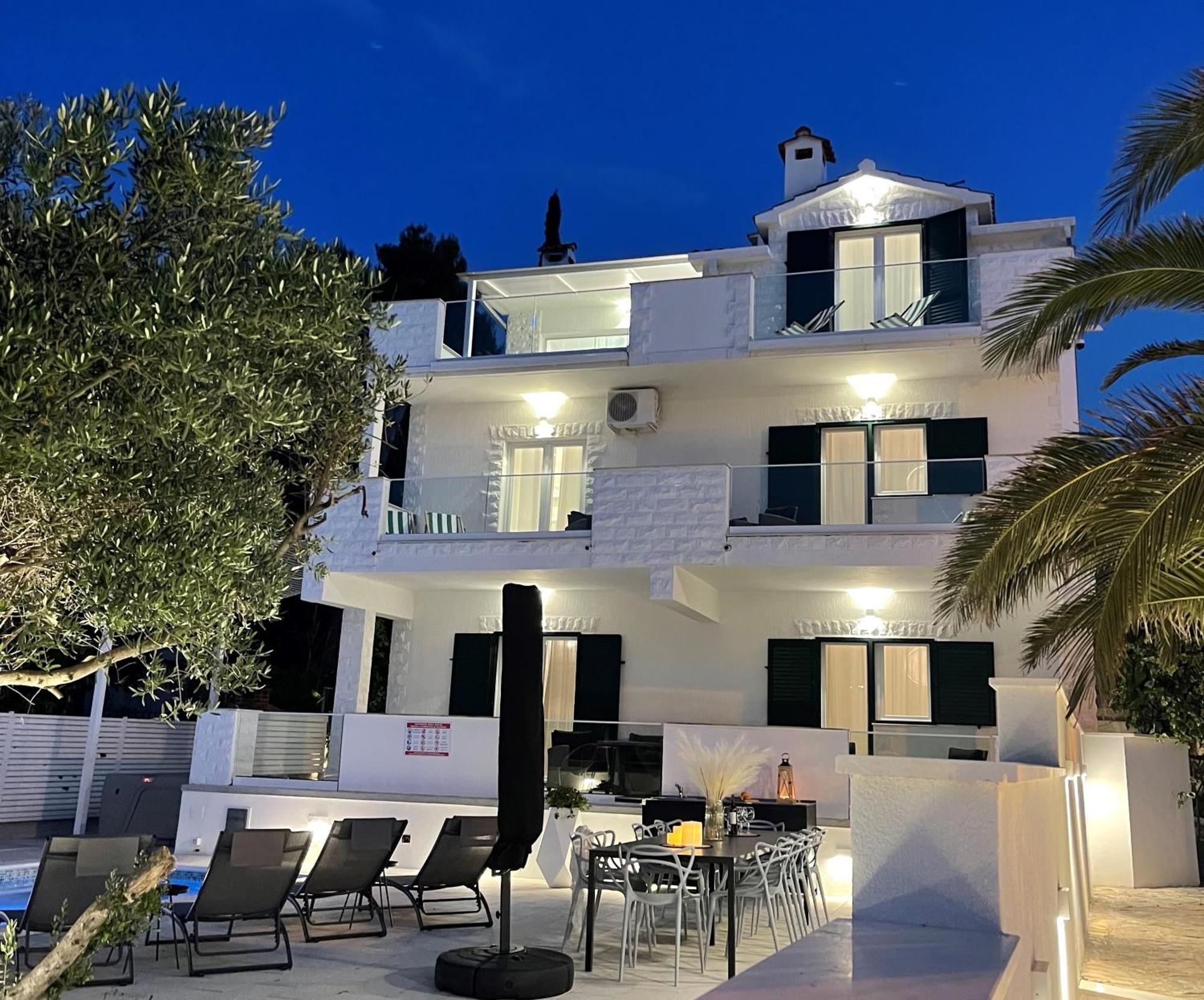 Apartments Marina Трогир Екстериор снимка
